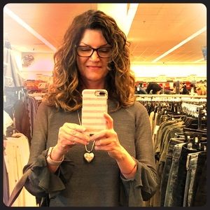 Meet your Posher, Laura